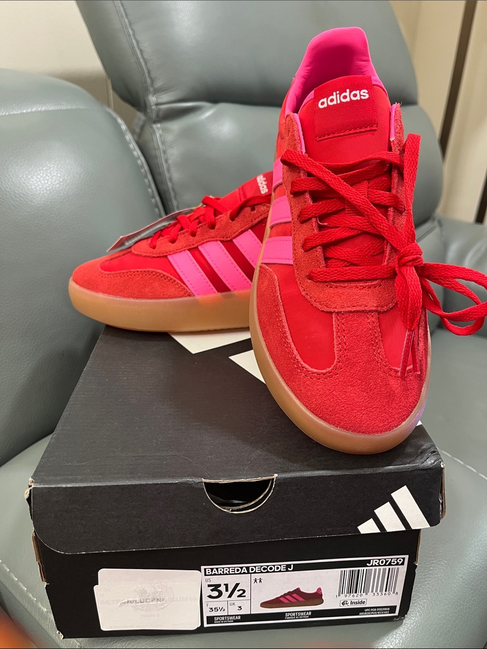 3.5Y Adidas Decode
